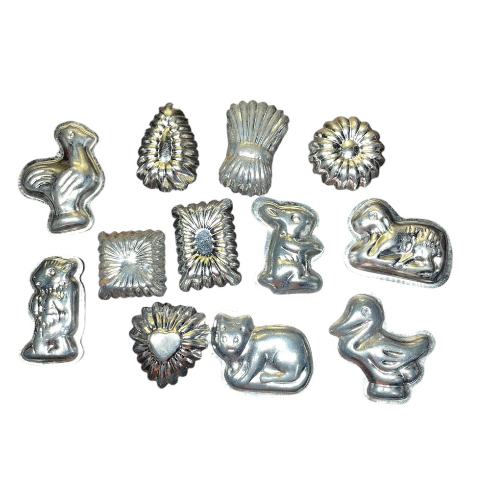 13 Vintage Czech Small‎ Tartlett Chocolate Candy Tart Shells Baking Soap Moulds